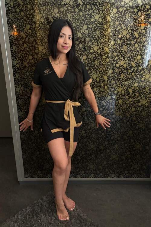 Masseurin Nina